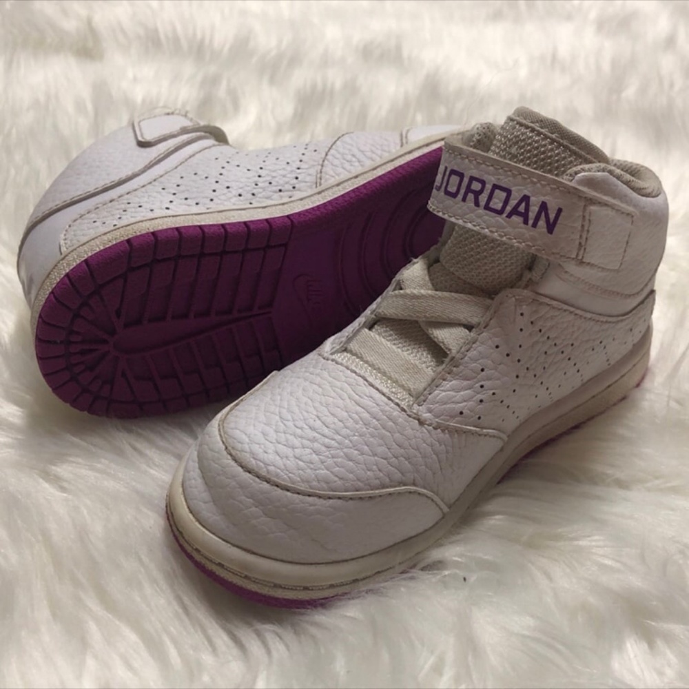 Nike JORDANS White w Purple Soles Toddler Boys Sz 9 Sneakers Gym Shoes High Tops